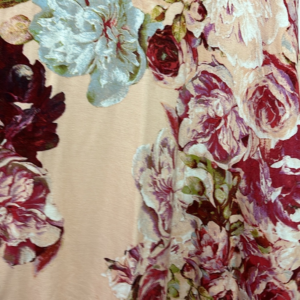 T-shirt material dress with pockets. Peachy color with rose design. - Picture 3 of 5
